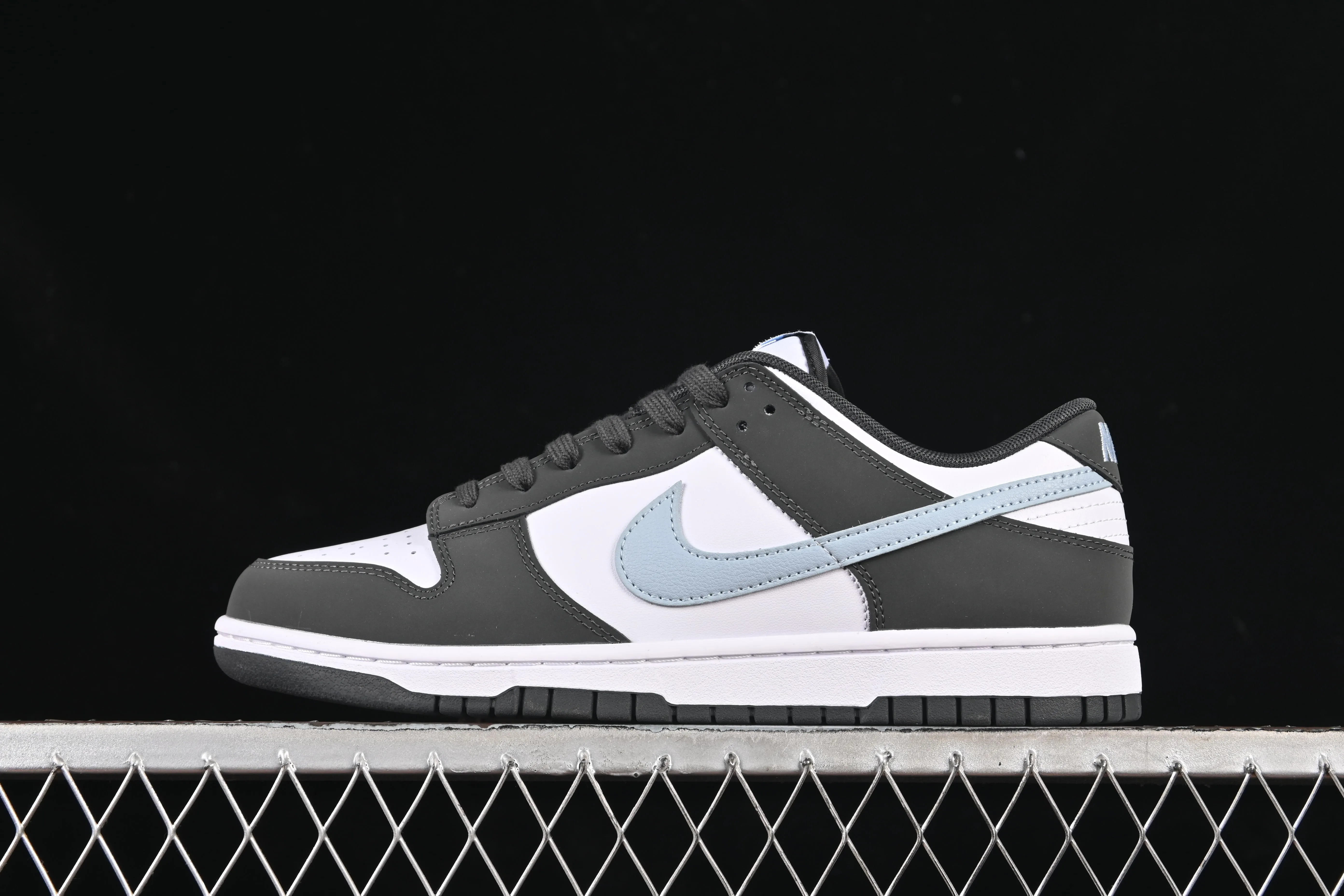 All categories Nk SB Dunk series Nk SB Dunk Low low-top sneakers Nike SB Dunk Low white anthracite low-top casual sneakers IB3079-100